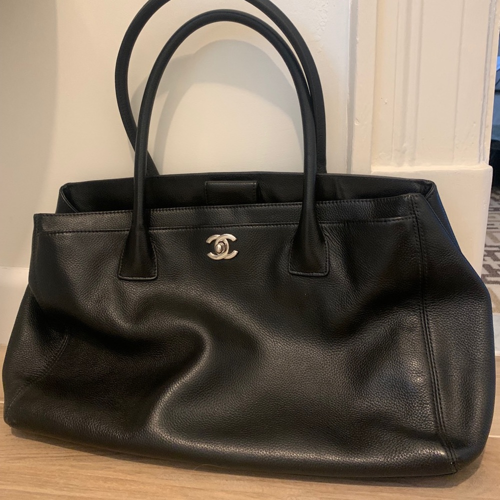 Chanel black leather medium bag